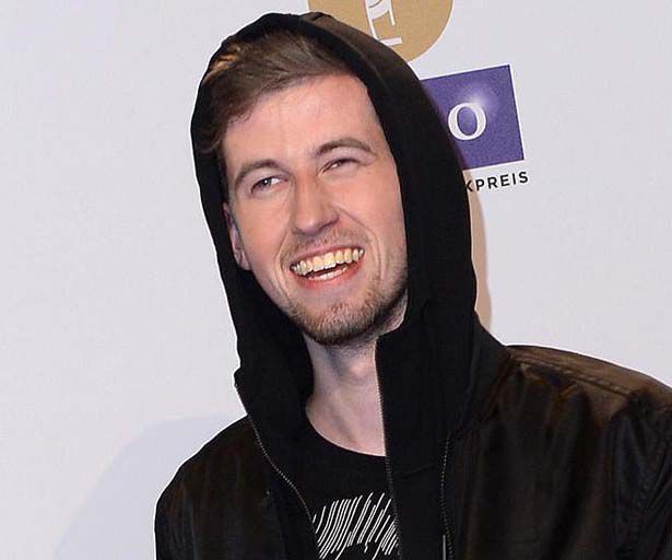 Star-DJ Alan Walker lernte Klavier auf YouTube