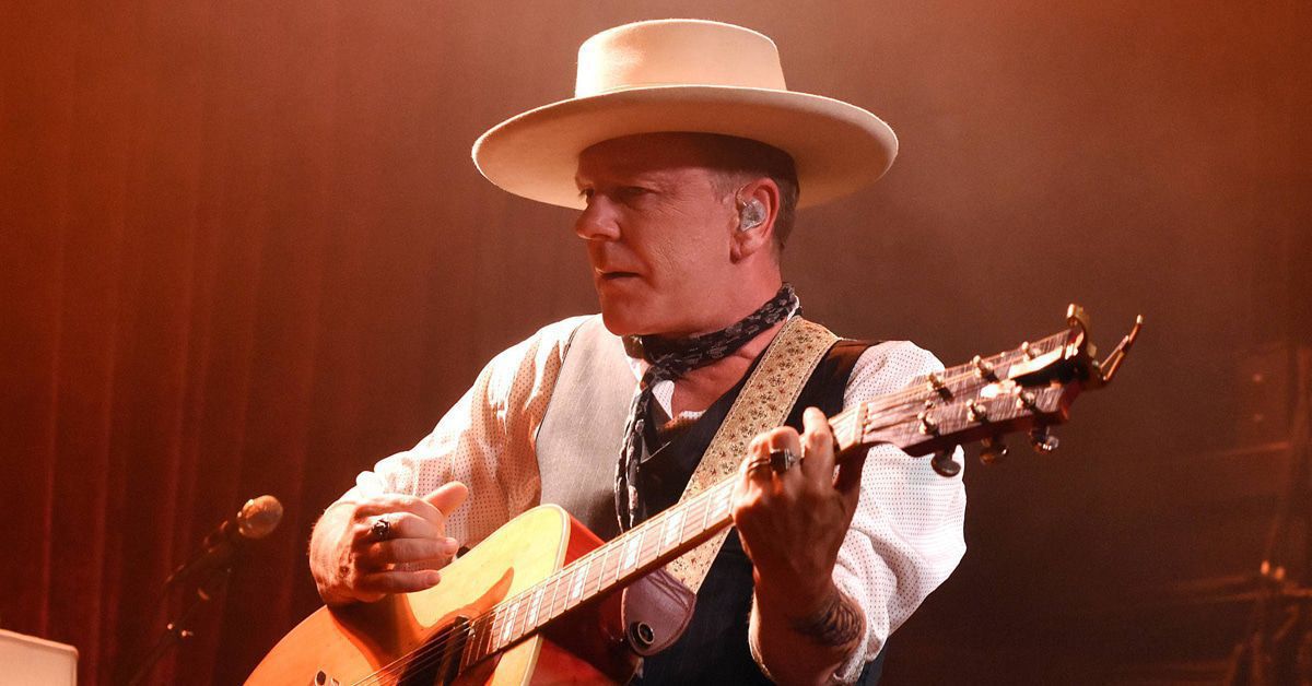 Kiefer Sutherland über Whisky, Pferde und dreckige Unterhosen