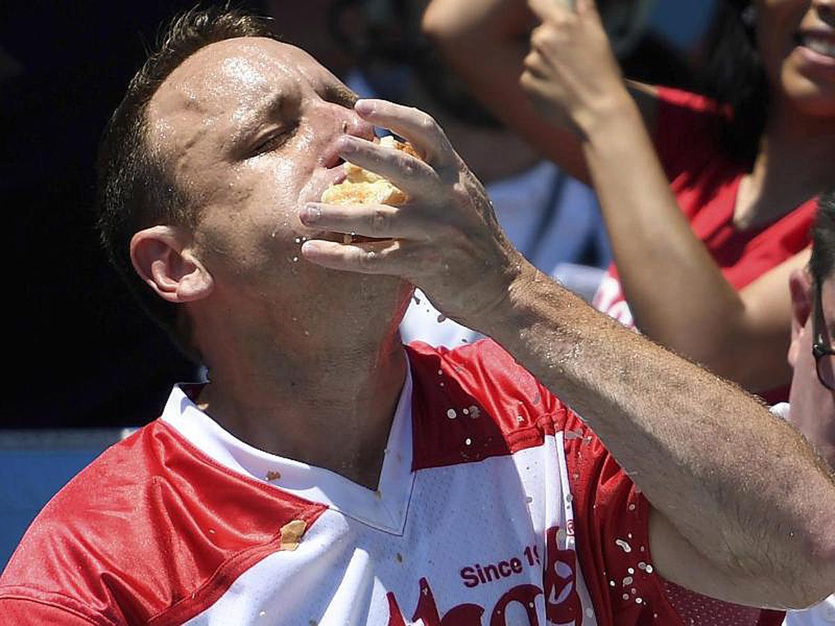 Hotdog-Sauerei 2019: 71 Würstchenbrote in 10 Minuten
