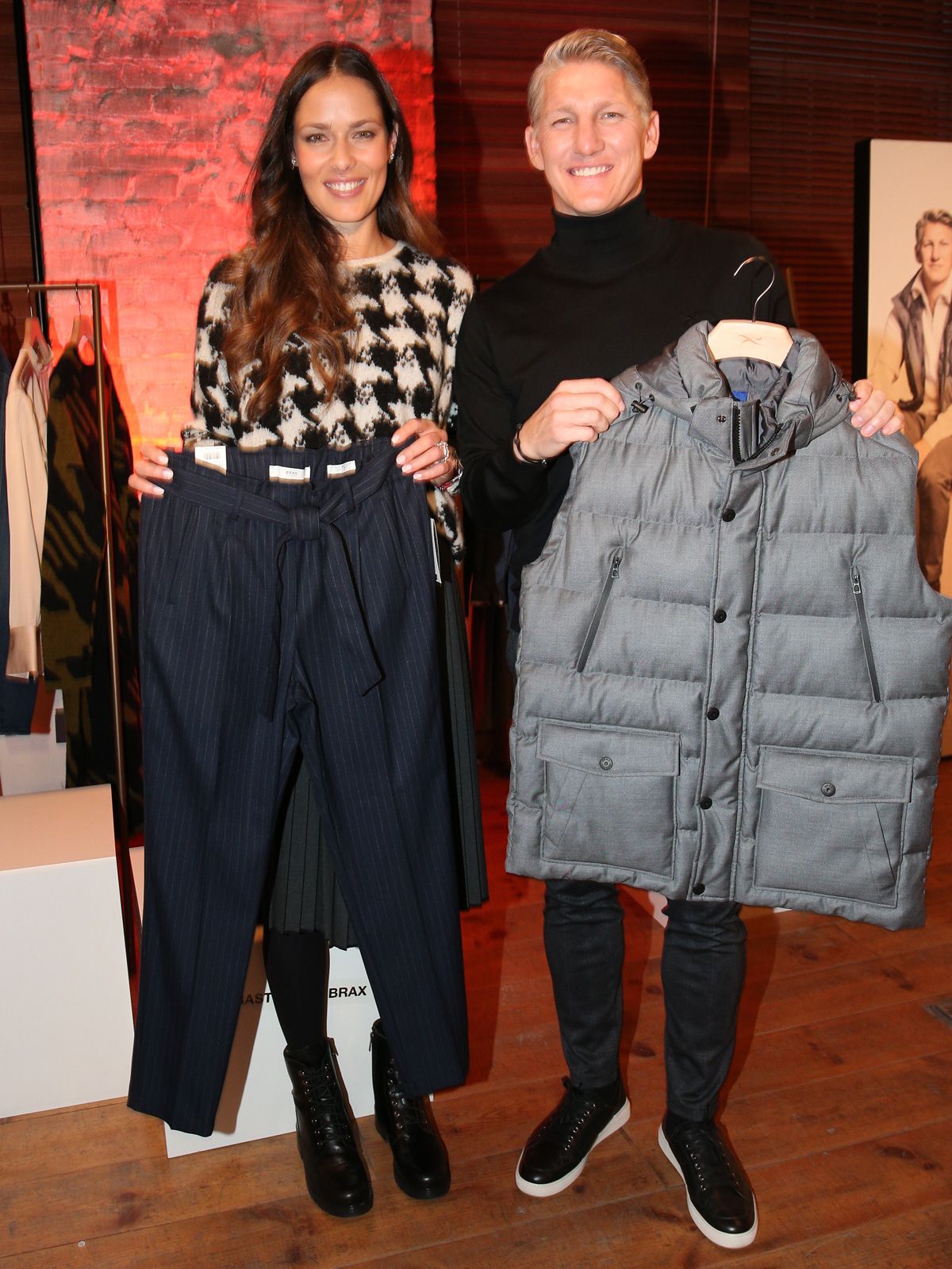 Ana und Bastian Schweinsteiger präsentieren ihre Modekollektion