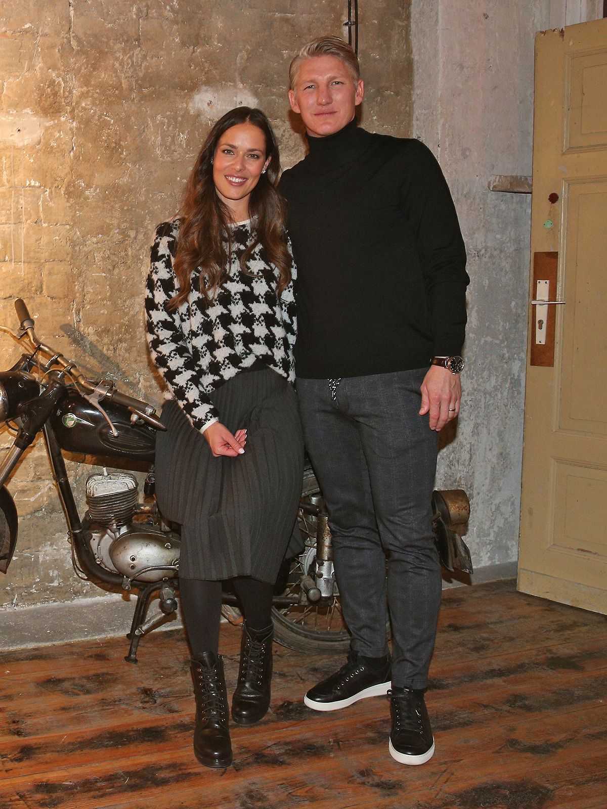 Ana und Bastian Schweinsteiger präsentieren ihre Modekollektion