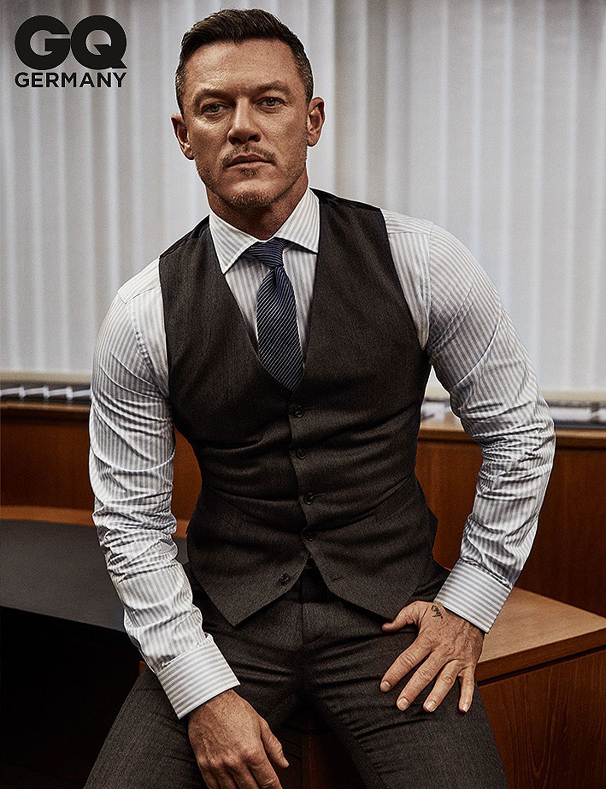 Luke Evans: „Männlichkeit hängt nicht davon ab, was du trägst, sondern..."