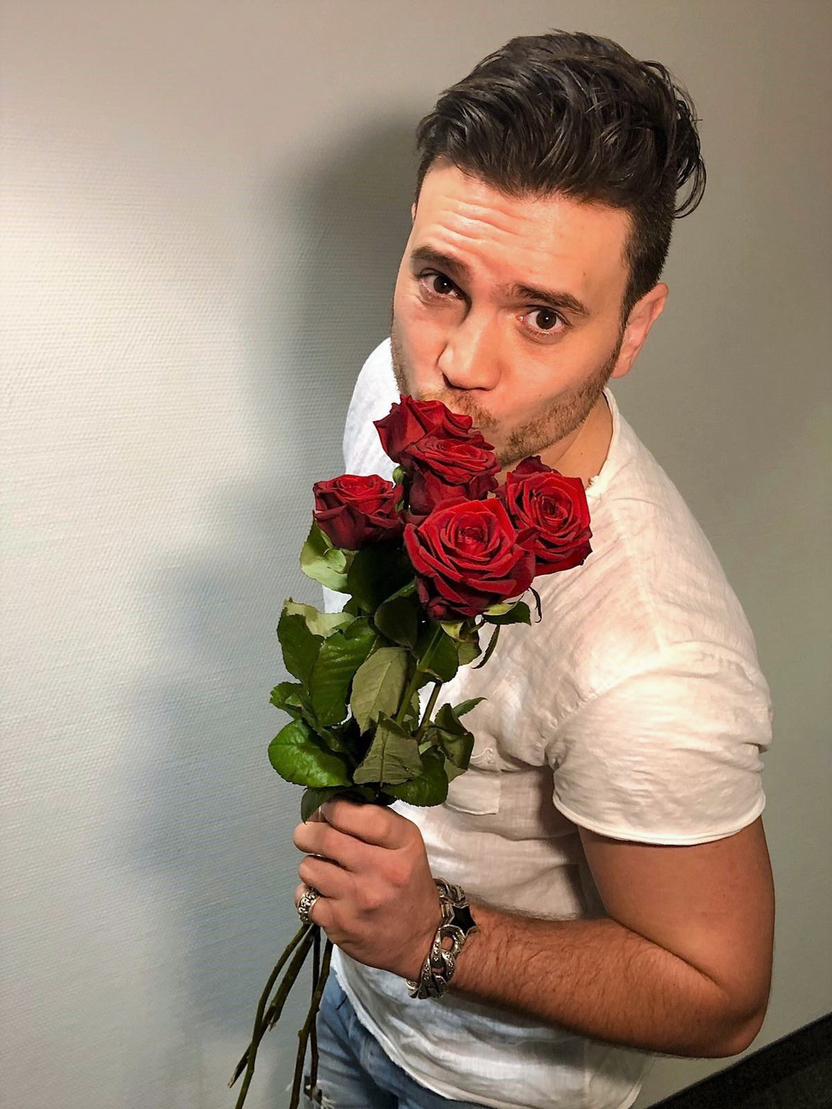 Bela Klentze verbrachte den Valentinstag alleine in der Badewanne