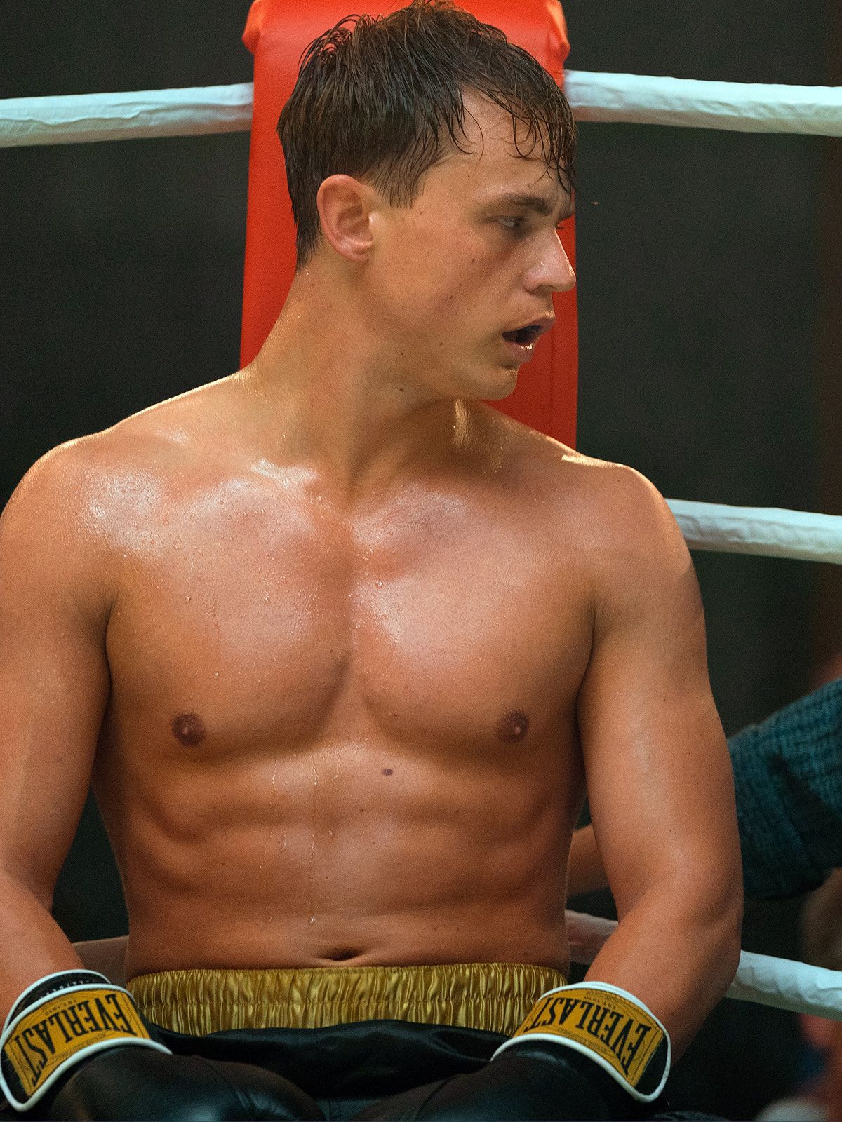 Dennis Mojen: Alles über den Star aus dem ersten deutschen Netflix-Film