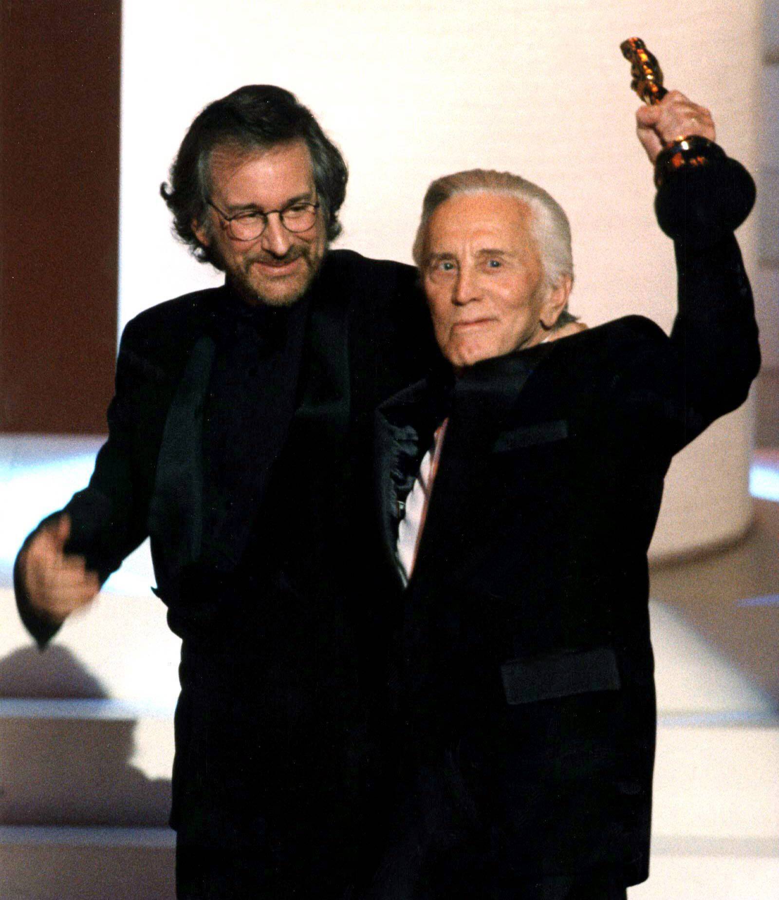 Kirk Douglas ( †103): Diese Stars trauern