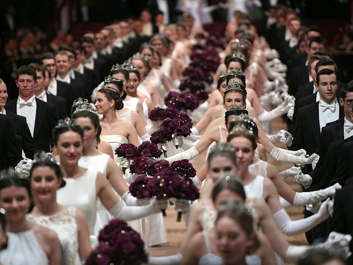 Wiener Opernball: Herr Lugner, Frau Muti und ein schwules Tanzpaar