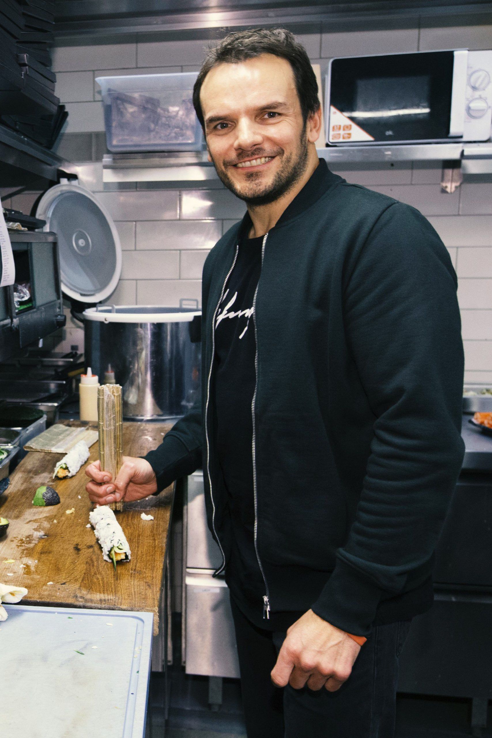 "Kitchen Impossible": Das ist der Herausforderer Steffen Henssler