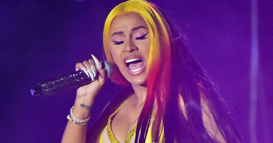Cardi B macht auf Politikerin und ruft zur digitalen Volkszählung auf