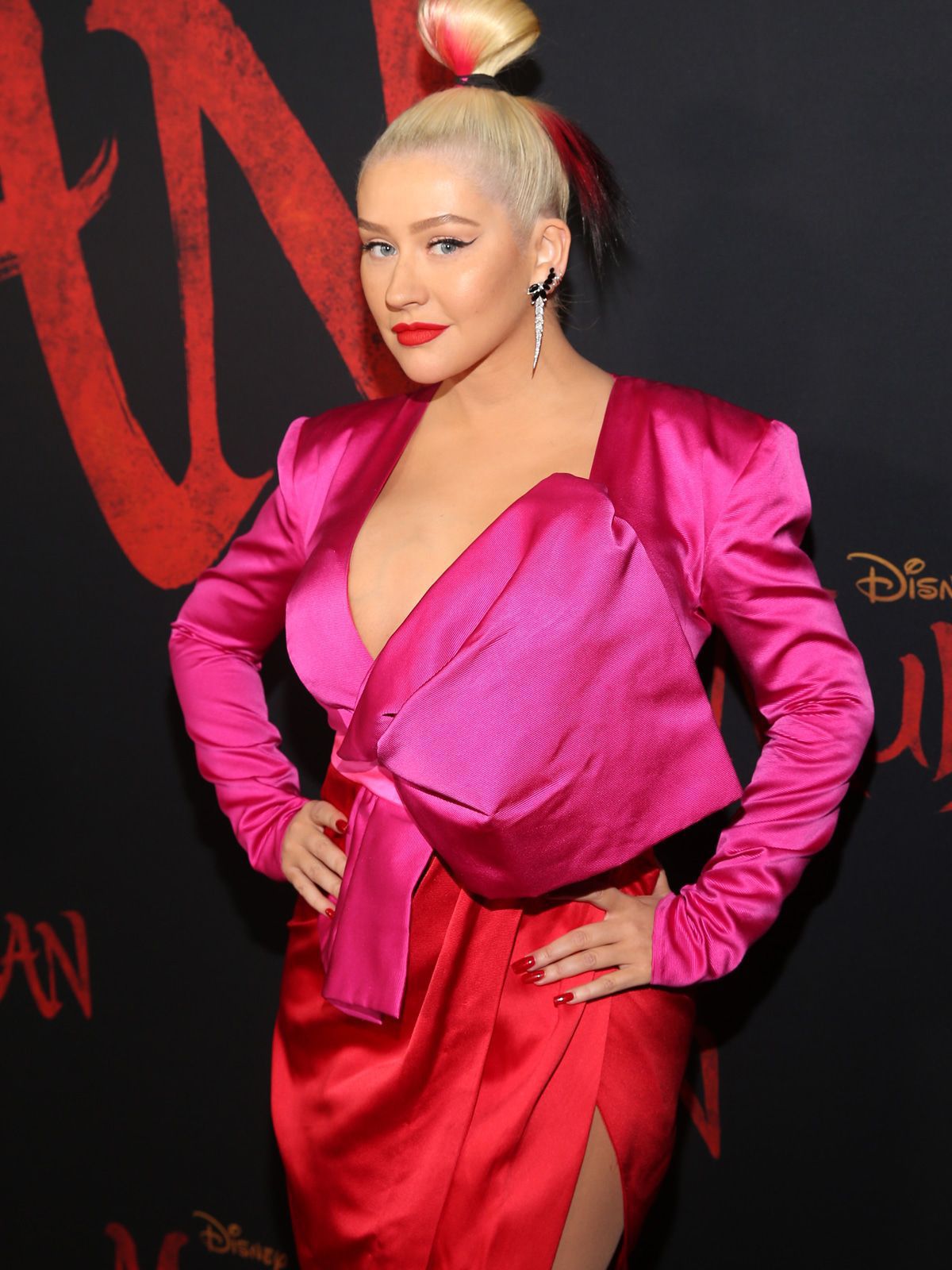 Worst Dress of the Day (869): Christina Aguilera als buntes Riesenbonbon