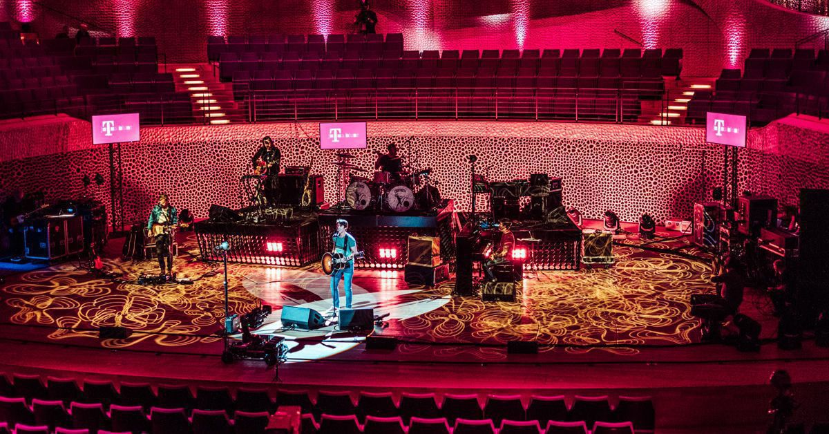 James Blunt: Neue Bilder vom kuriosen Konzert vor leeren Rängen