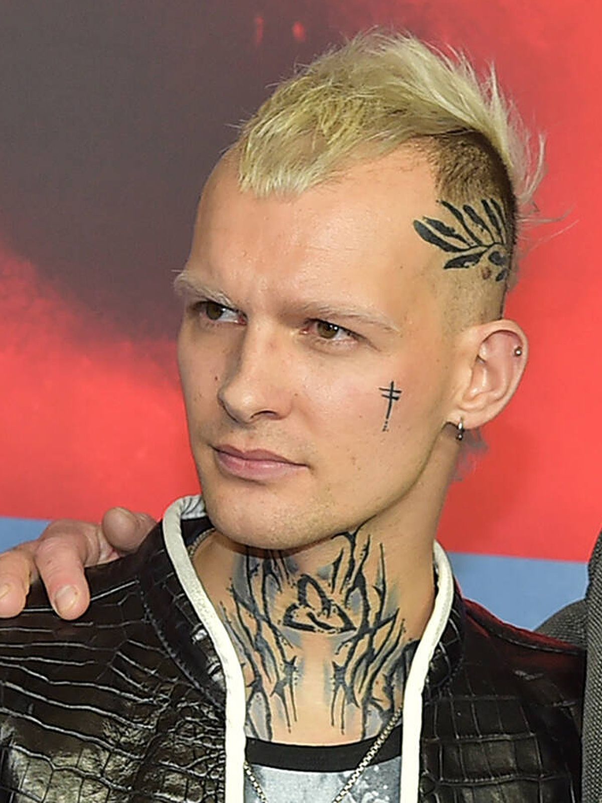 Eric Stehfest bei "9 Tage wach"-Premiere im neuen Look