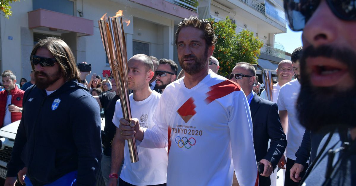 Gerard Butler spielt in Sparta mit dem Feuer