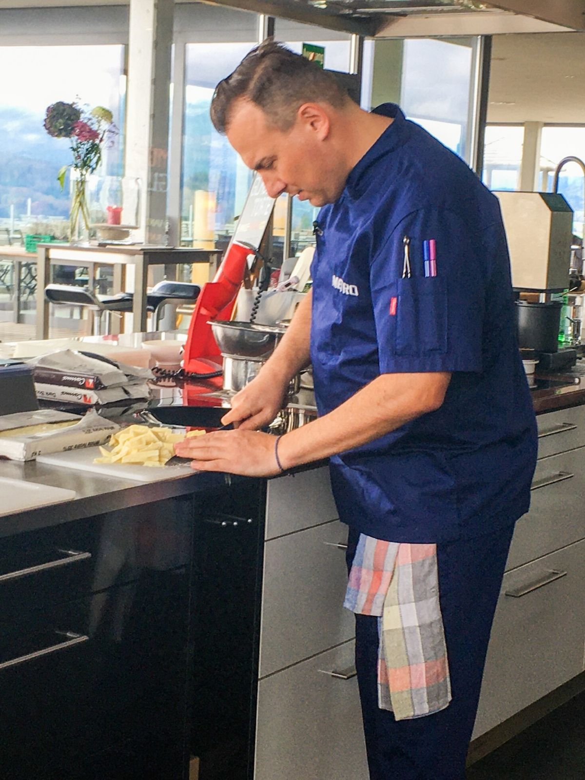 "Kitchen Impossible": Das ist Herausforderer Tim Raue