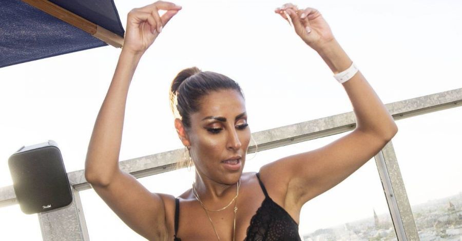Senna Gammour macht während Corona Party im Supermarkt