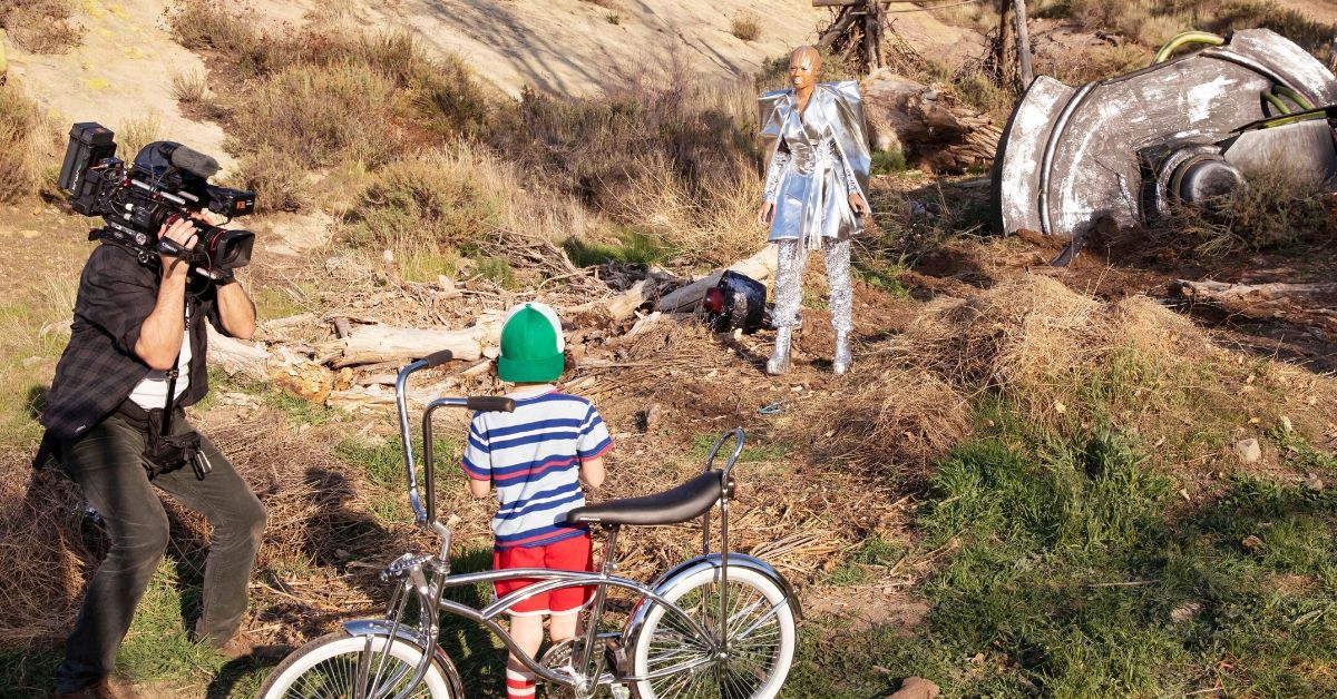 #GNTM: Heidis-Ex Thomas Hayo coacht die Models beim Alien-Shooting