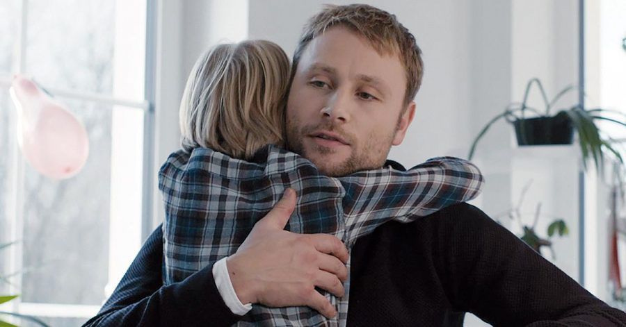 "Kopfplatzen" startet online: Max Riemelt in extrem mutiger Rolle