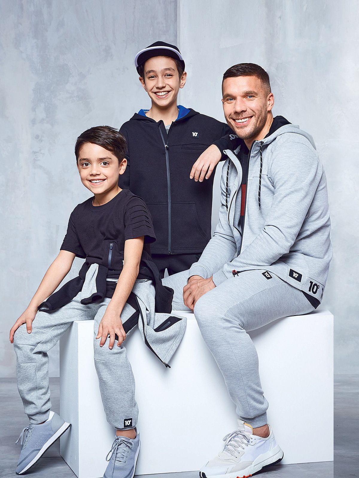 Lukas Podolski mit neuer Kollektion für große und kleine Kicker
