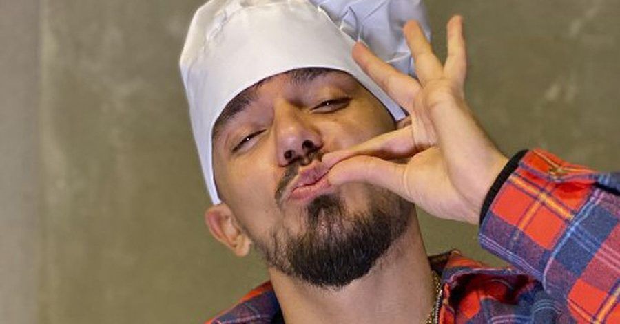 Capital Bra präsentiert seine Tiefkühlpizza #Teamcappi