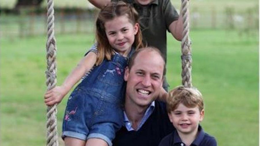 Prinz William zusammen mit seinen Kindern George, Charlotte und Louis (r.) (amw/spot)