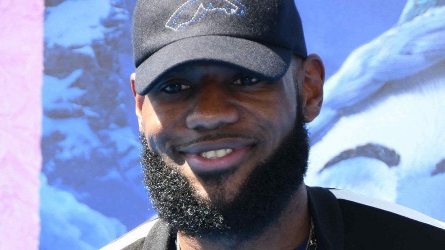 LeBron James freut sich mit dem FC Liverpool. (dms/spot)