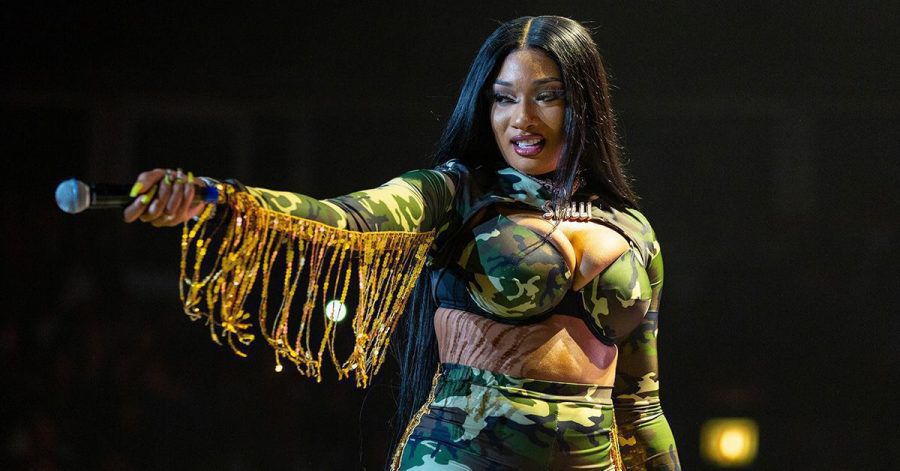 Megan Thee Stallion spendiert Absolventen heiße Cam-Show
