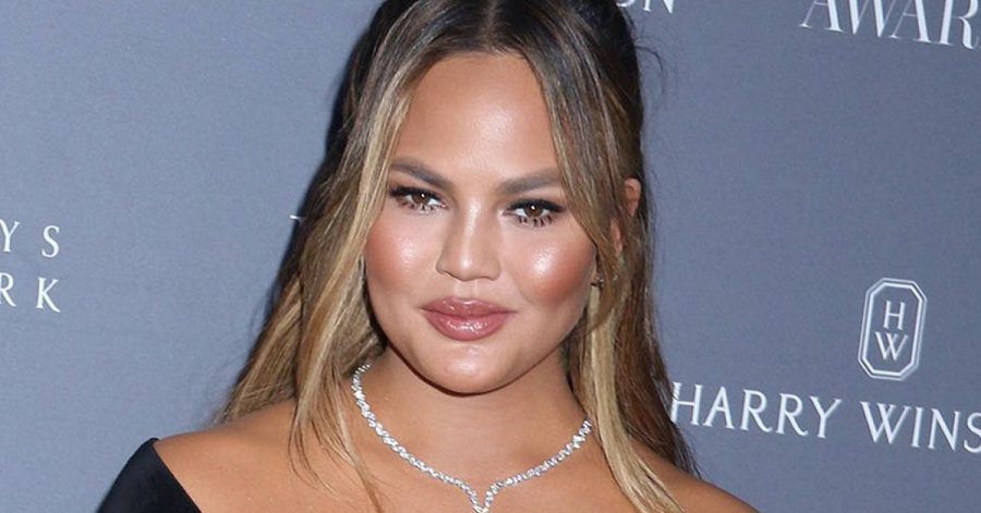 Chrissy Teigen verrät hier ihre Schönheitsgeheimnisse