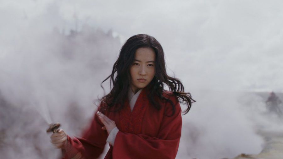 Yifei Liu als Mulan. (cam/spot)