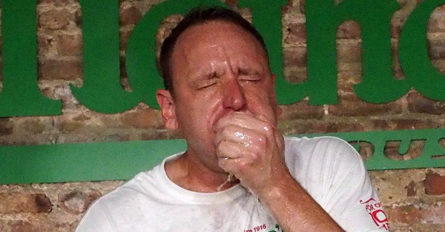 Hotdog-Sauerei 2020: Joey Chestnut würgt 75 in 10 Minuten hinunter