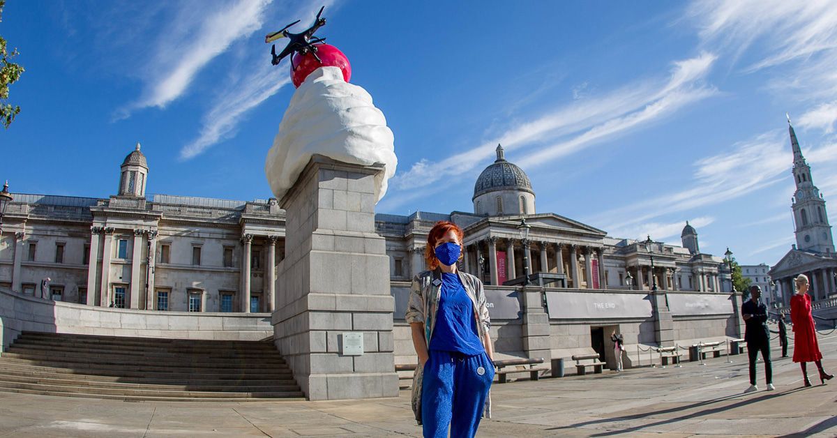 Ein Riesenhaufen Schlagsahne auf dem Trafalgar Square