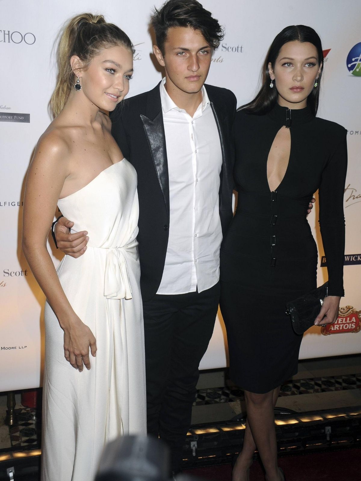 Bella Hadid schmust mit Ziegen