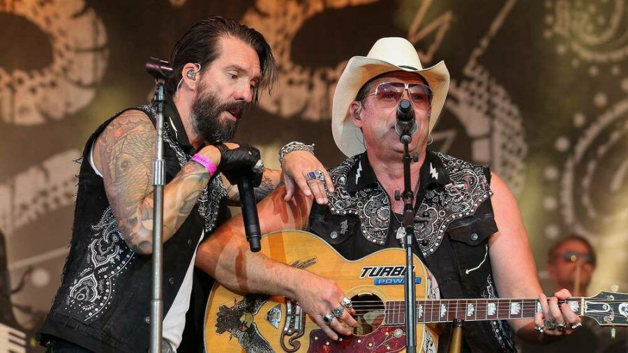 The BossHoss müssen sich weiter auf ihr Bühnen-Comeback gedulden (stk/spot)