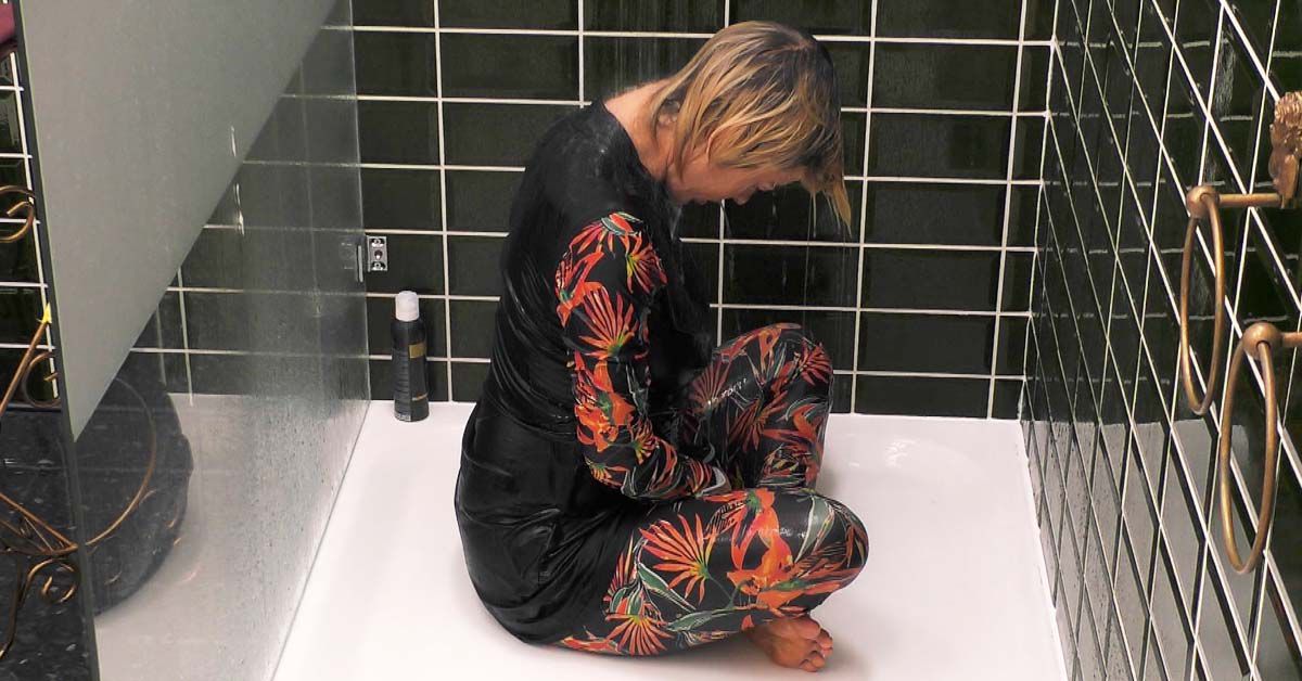 Schock: Katy Bähm klärt auf und Jasmin Tawil badet in Klamotten!