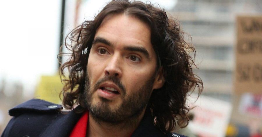 Russell Brand erntet einen Shitstorm für seine "WAP"-Kritik an Cardi B