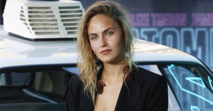 Elena Carrière: Hier zeigt das Model seine Cellulite