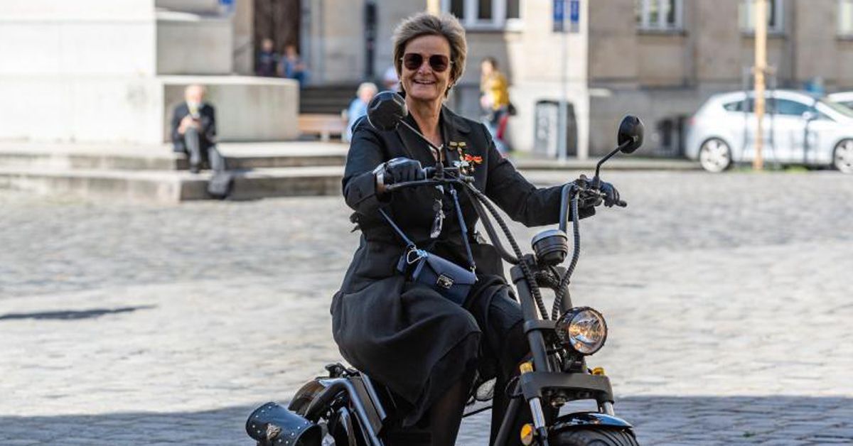 Gloria von Thurn und Taxis: Mit Visier und Handschuhen zum Event