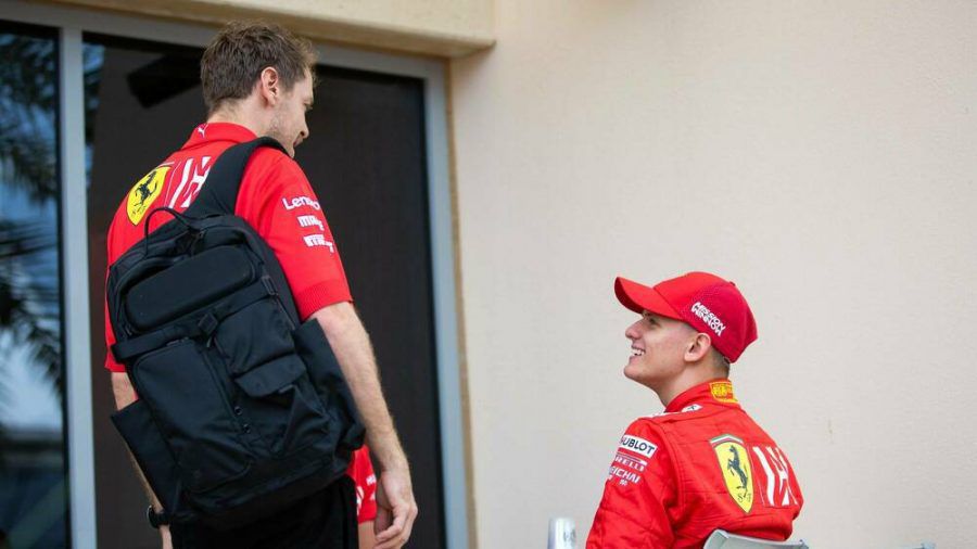 Mick Schumacher (r.) und Sebastian Vettel bei gemeinsamen Testfahrten im vergangenen Jahr. (dr/spot)