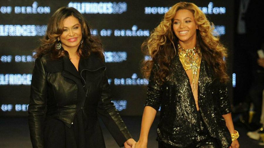 Tina Knowles-Lawson (li.) zusammen mit Tochter Beyoncé. (jru/spot)