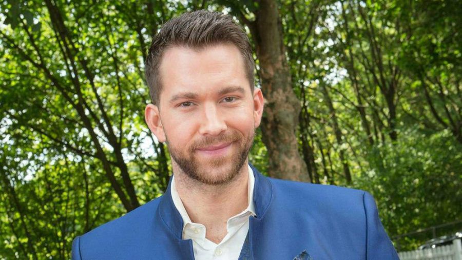 Oliver Sanne hat sich live im TV verlobt. (cos/spot)