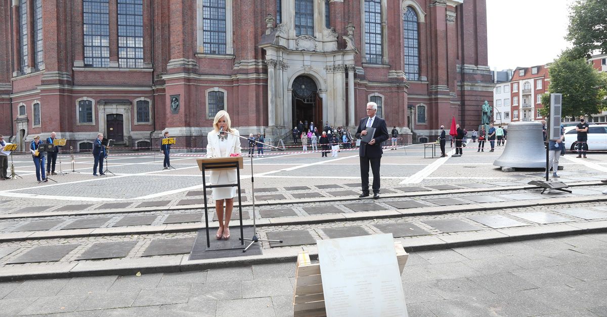 Jan Fedder jetzt mit Erinnerungstafel am Hamburger Michel