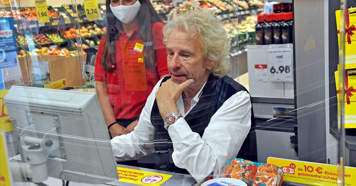 Nee, oder? Thomas Gottschalk sitzt an Discounter-Kasse