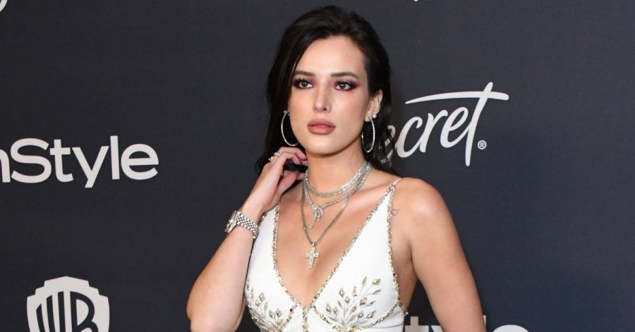 Bella Thorne darf ihren Latexanzug nicht tragen: "Oma hat's verboten"