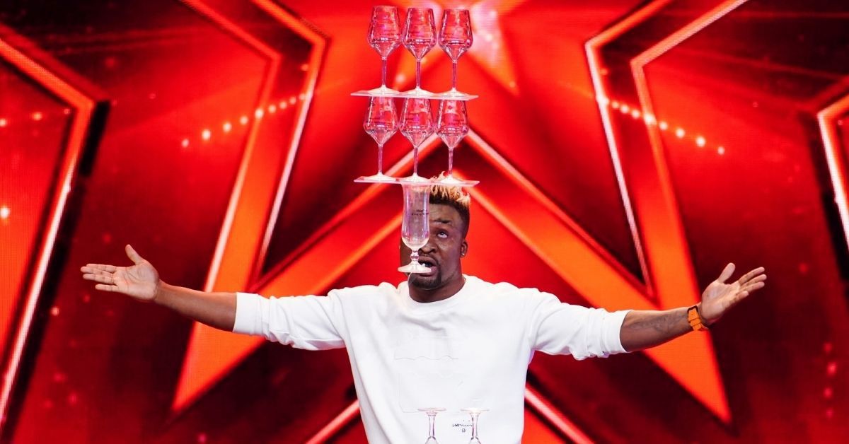 Supertalent Hayford Okine balanciert mit allem, was ihm in die Hände fällt