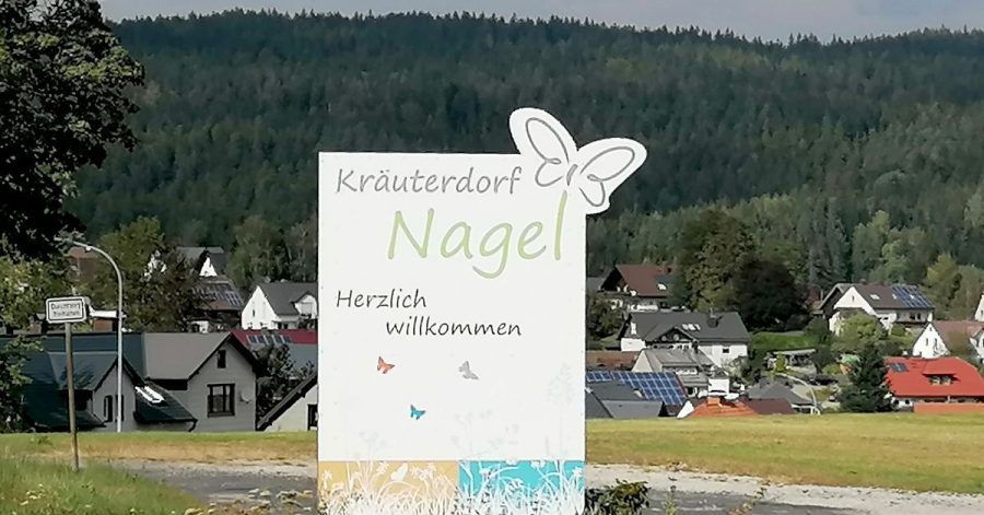 Der kleine Erholungsort Nagel im Landkreis Bayreuth schmückt sich mit der Bezeichnung «Kräuterdorf».