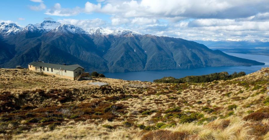 Die Luxmore Hut sitzt auf einem tollen Aussichtsplatz über dem Lake Te Anau.