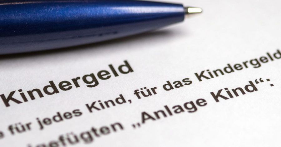 Eltern haben eine Mitteilungspflicht gegenüber der Familienkasse, wenn das Kind die Ausbildung abbricht.