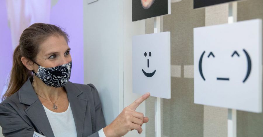 Luna Mittig ist ausgebildete Stimm- und Sprechtrainerin und gibt Führungen im Museum für Kommunikation in Nürnberg. Mit Maske sei dies deutlich anstrengender.