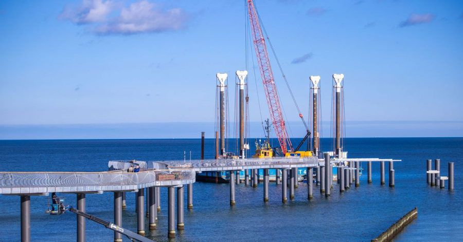 Die neue Seebrücke am Strand der Insel Usedom soll rund 280 Meter weit ins Meer ragen, aber mit ihrer geschwungenen Form anders ausschauen als bisherige Seebrücken an der Ostsee.