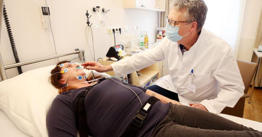 Der leitende Arzt des Schlaflabors in den Kliniken Essen-Mitte Prof. Georg Nilius untersucht, wie sich die Corona-Pandemie auf das Schlafverhalten auswirkt.