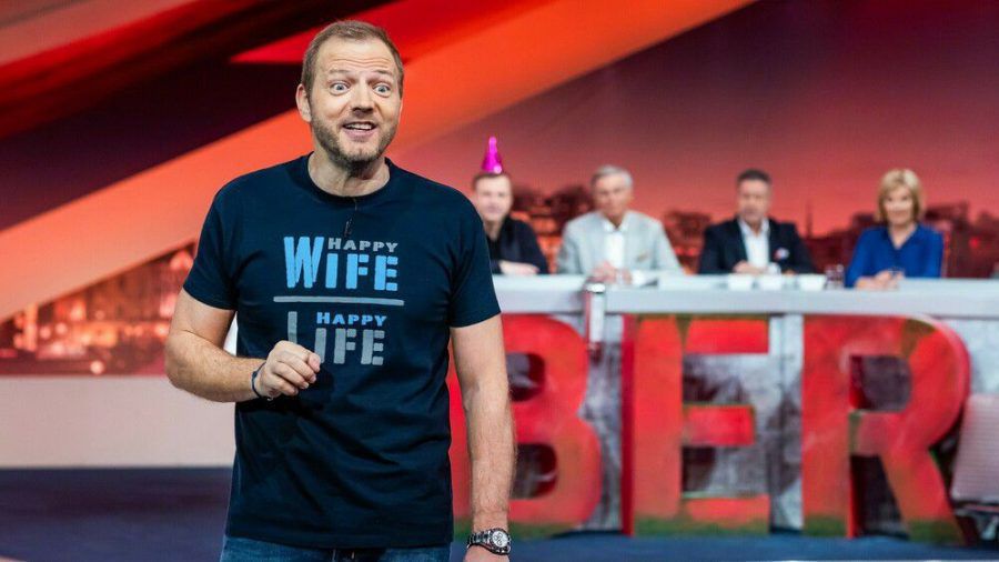 "Mario Barth deckt auf! Das große BER-Spezial": Mario Barth mit Gästen (cg/spot)