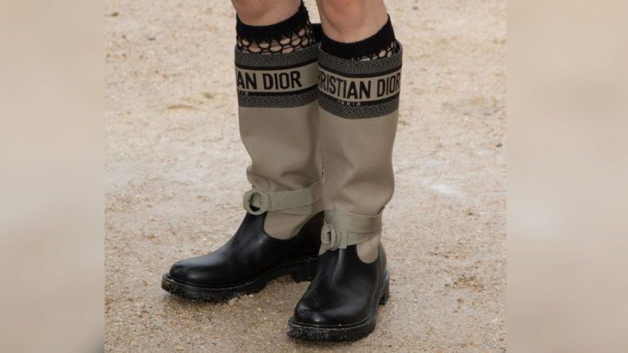Herbststiefel erleben mit Strümpfen einen modischen Aha-Moment (cos/spot)